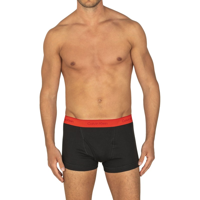 Calvin_Klein_3-er_Set_Trunks_Schwarz_mit_anbegesetztem_Webbund